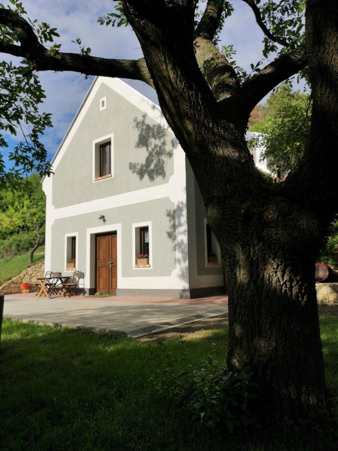 Kosbor Vendégház Monoszlo Exterior foto